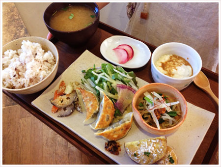 春菊入りやさいギョーザ - 自家製ラー油添え